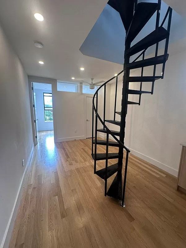 419 E 9th St #22 - Photo 3 of 10