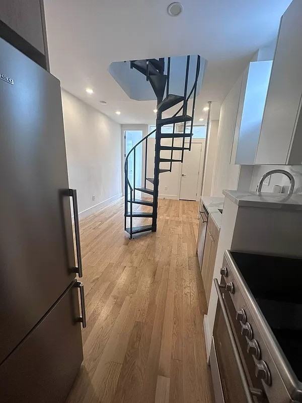 419 E 9th St #22 - Photo 6 of 10