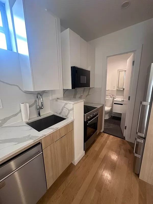 419 E 9th St #22 - Photo 7 of 10