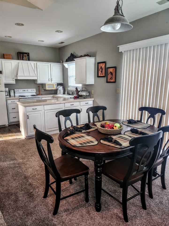 23 Cottage Park E #18 - Photo 7 of 11