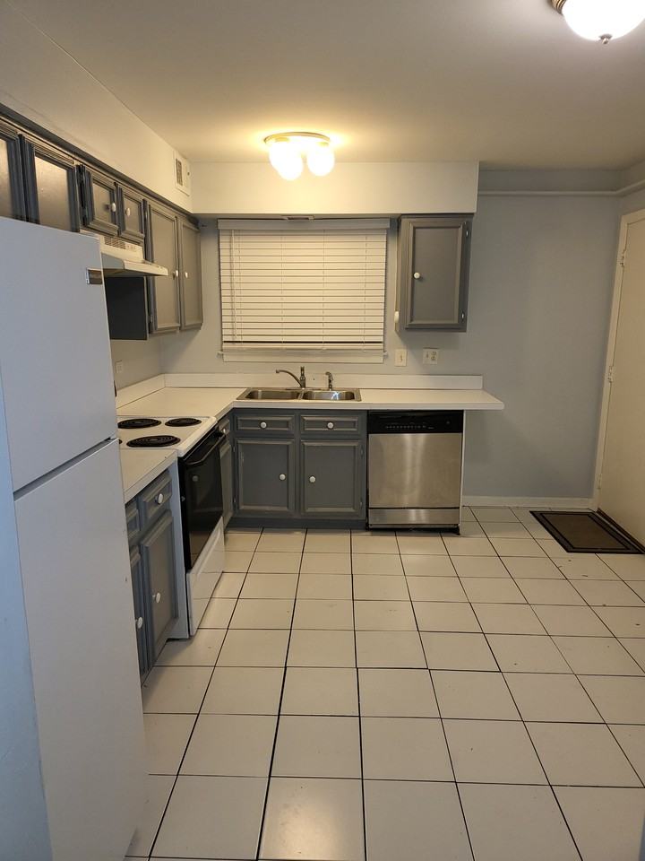 9426 Bay Colony Dr #1E - Photo 5 of 17