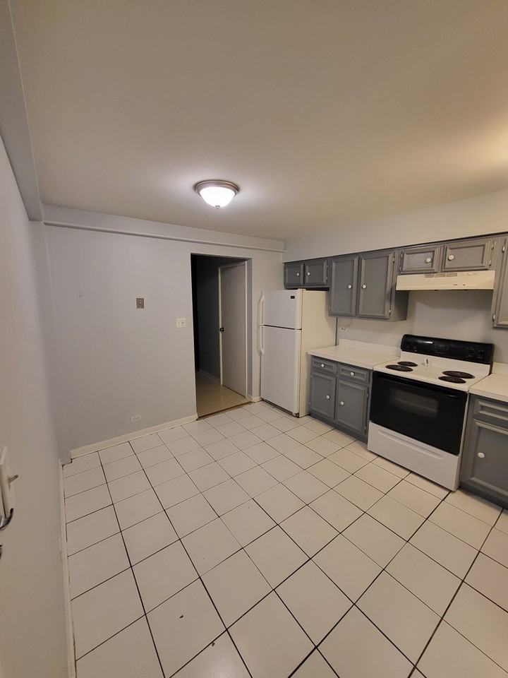 9426 Bay Colony Dr #1E - Photo 7 of 17