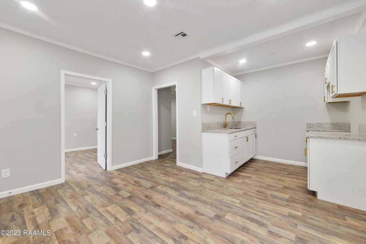 809 E Vermilion St #NA - Photo 2 of 10