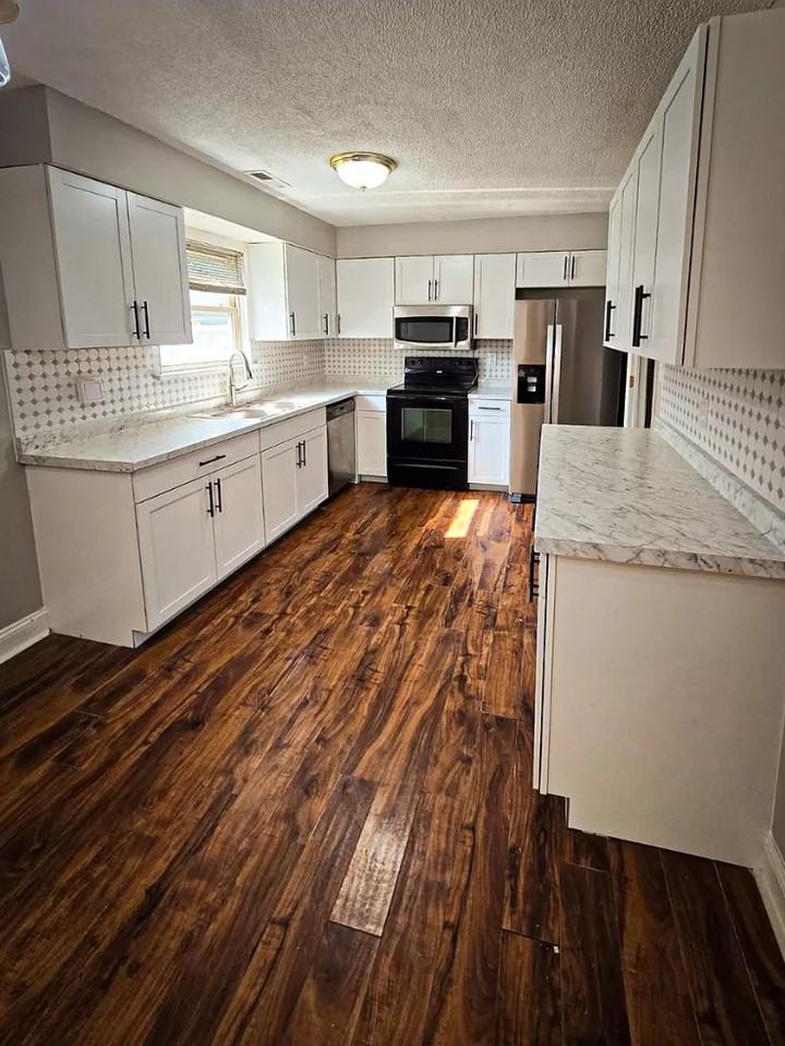 7556 Gordon Cir - Photo 3 of 12