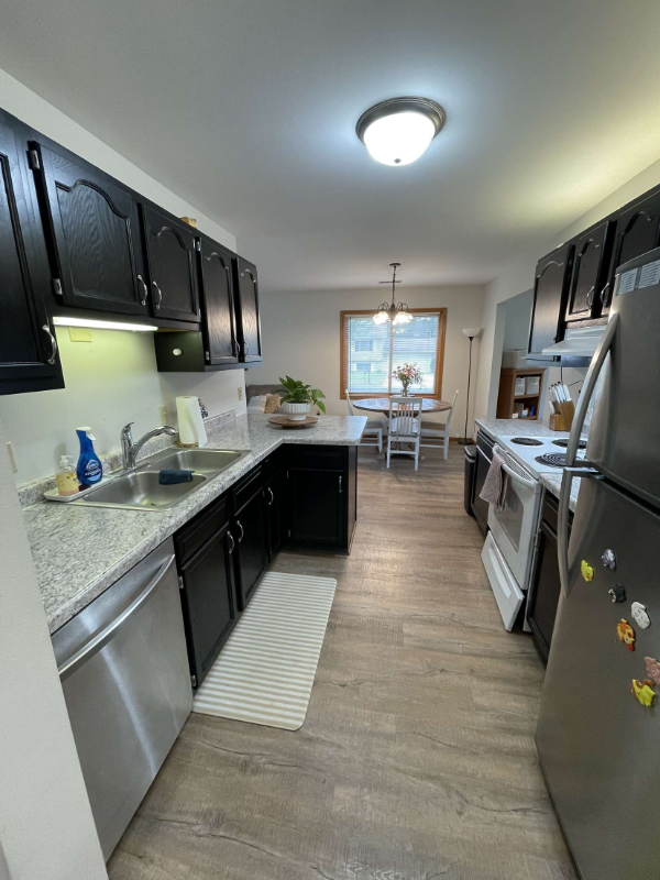 905 Justin Cir - Photo 3 of 13