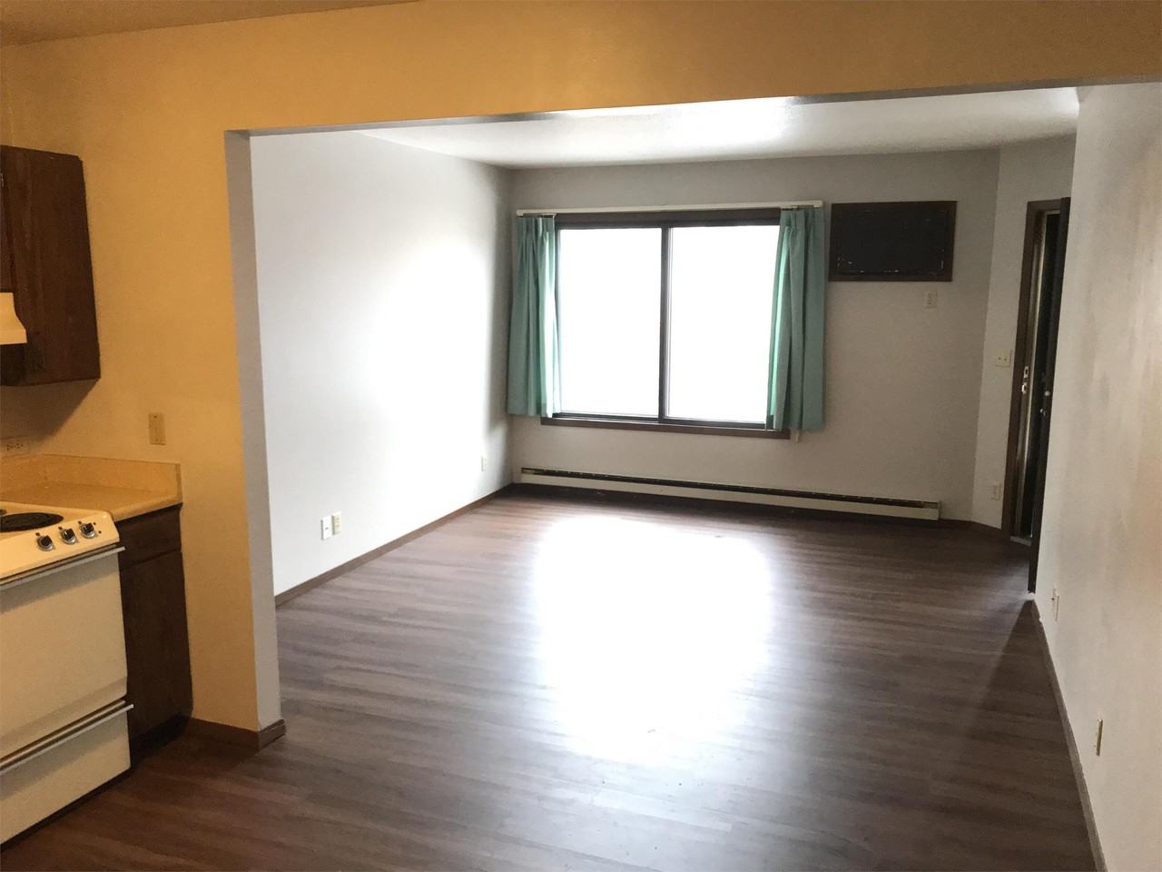 929 High Street - Photo 2 of 6