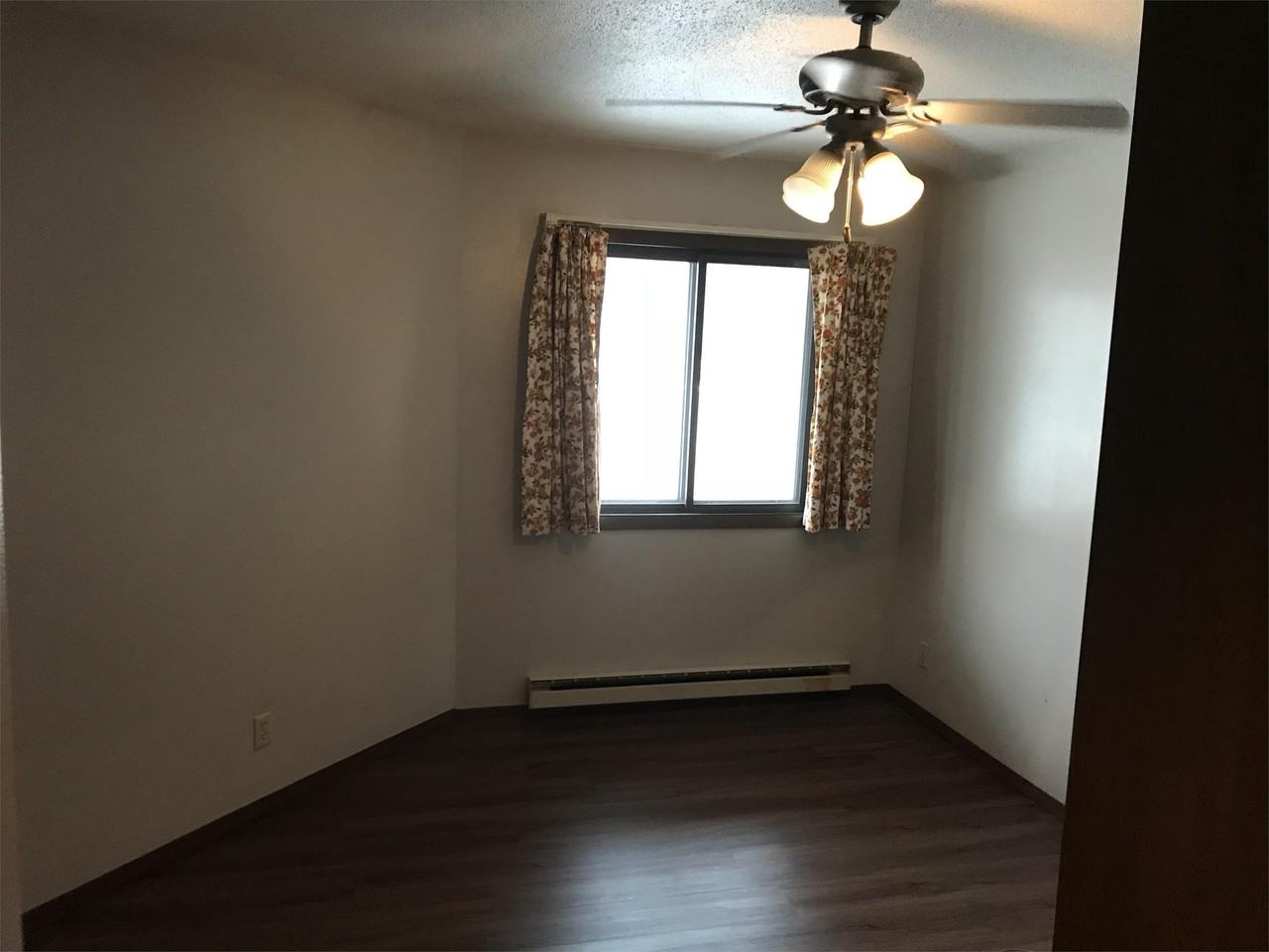 929 High Street - Photo 3 of 6