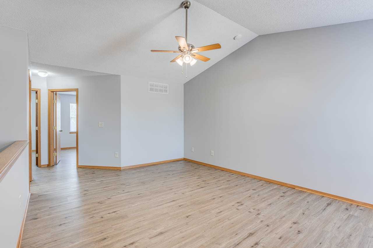 1014 E Karla Ct - Photo 3 of 25