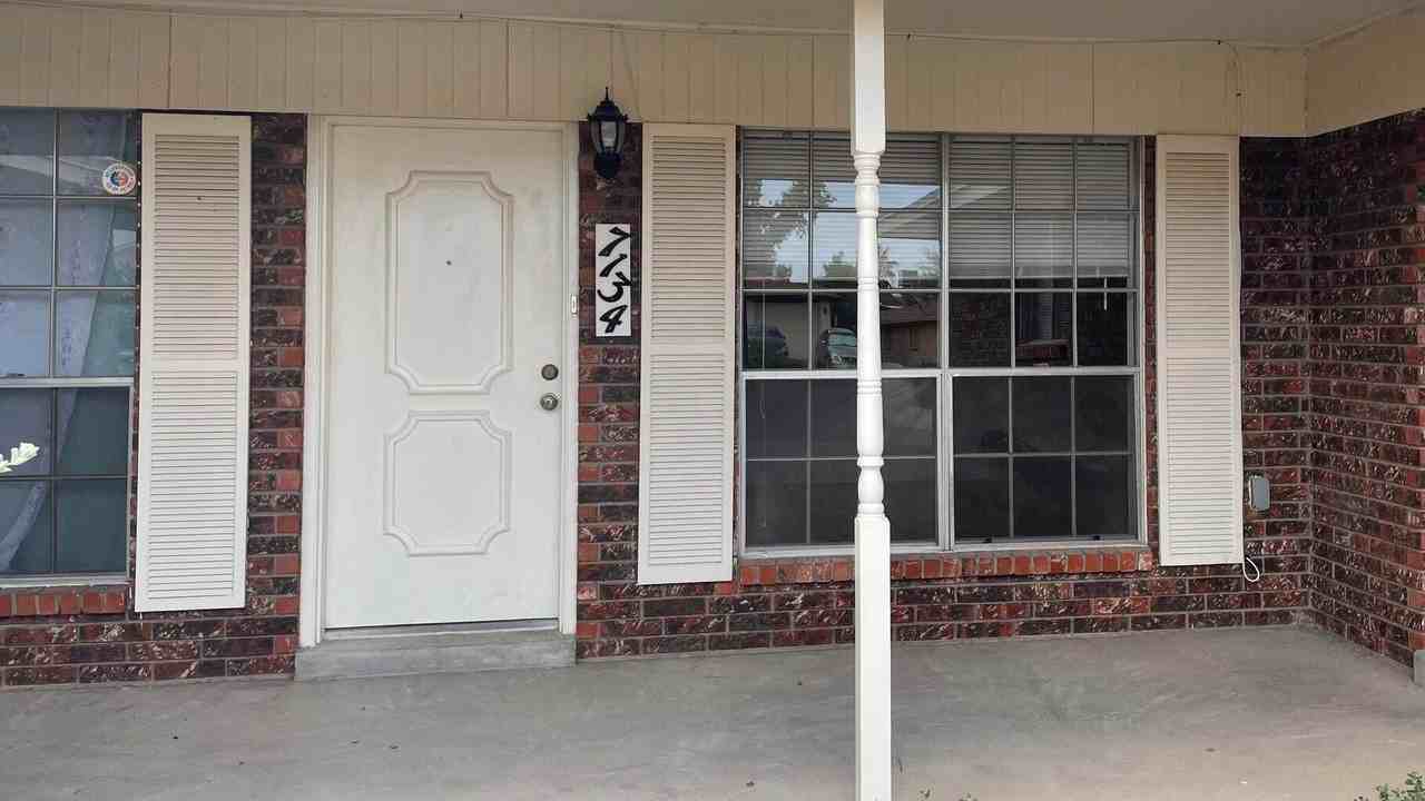 7134 Orizaba Ave - Photo 2 of 17