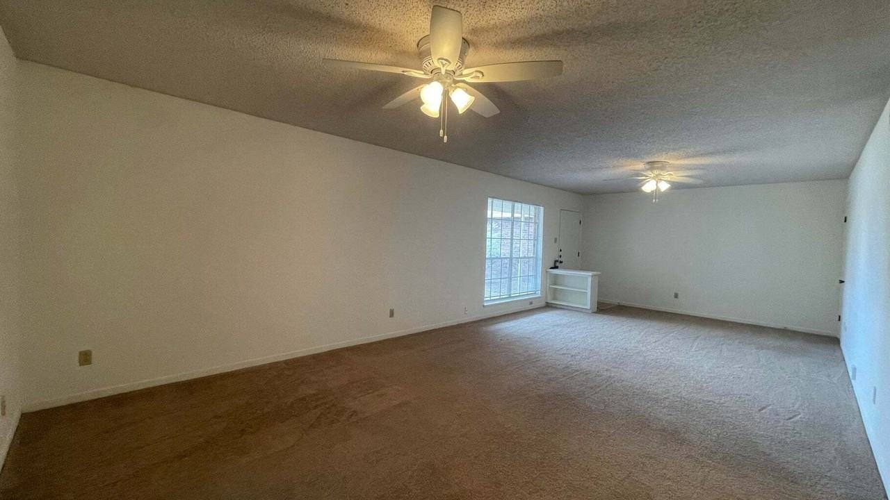 7134 Orizaba Ave - Photo 3 of 17