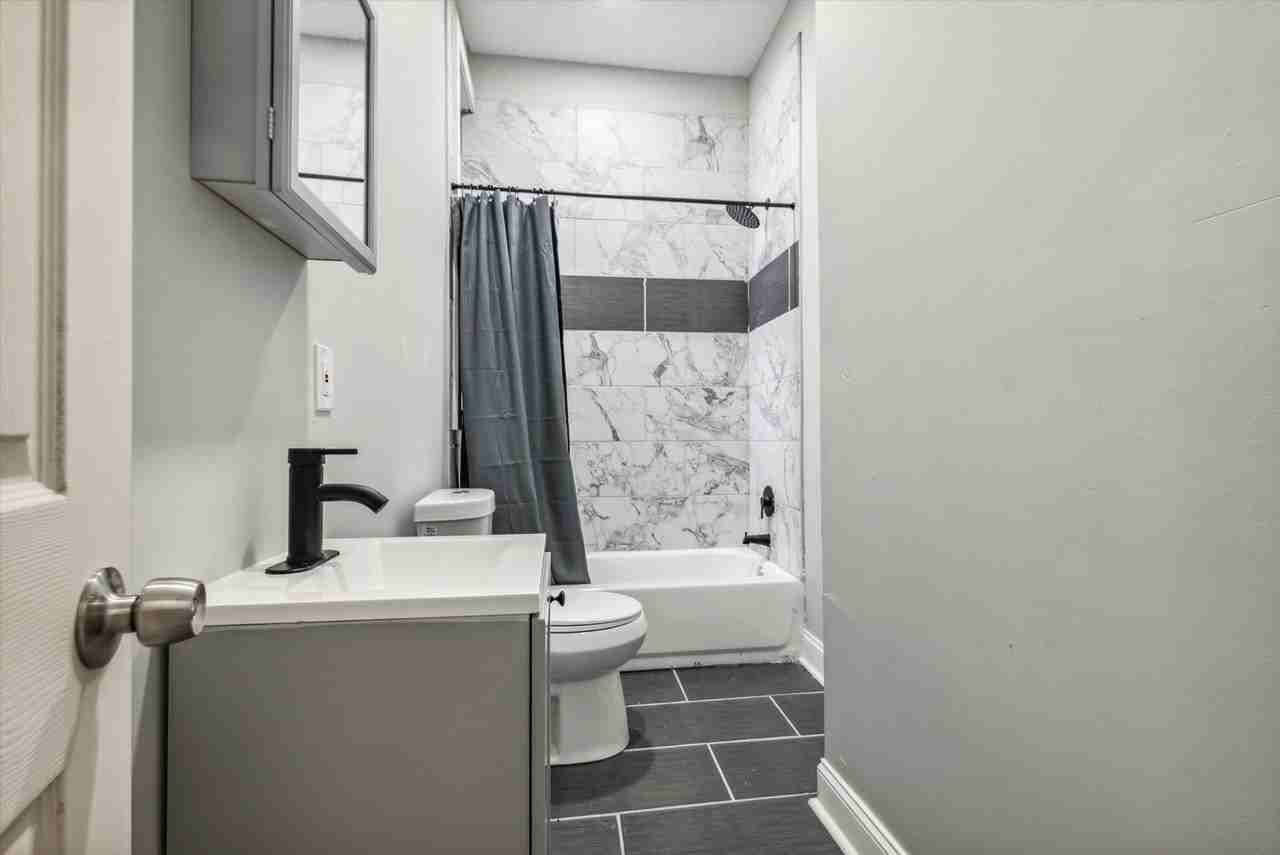 2943 North Camac Street - Photo 2 of 9