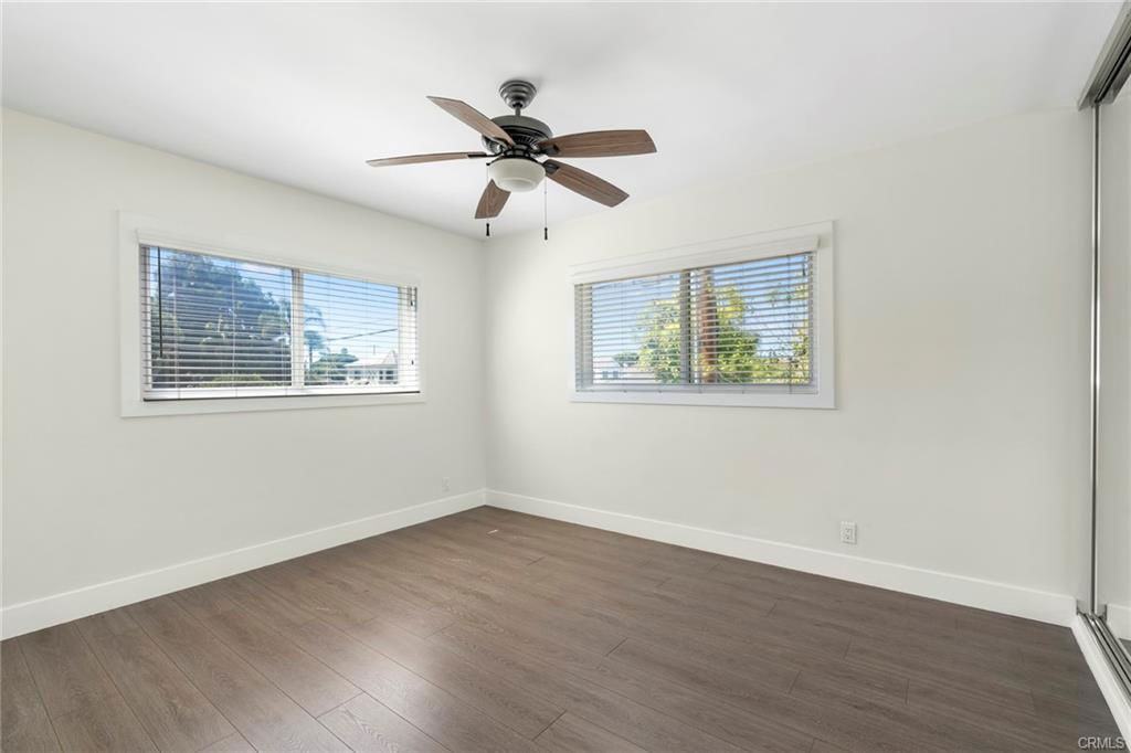 528 Irvine Ave - Photo 2 of 8
