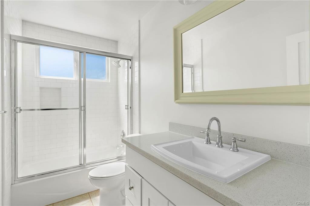528 Irvine Ave - Photo 3 of 8
