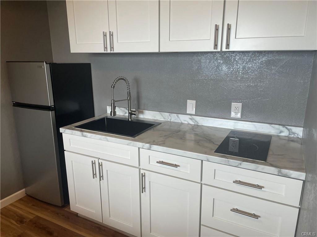 1039 Baja St - Photo 3 of 8