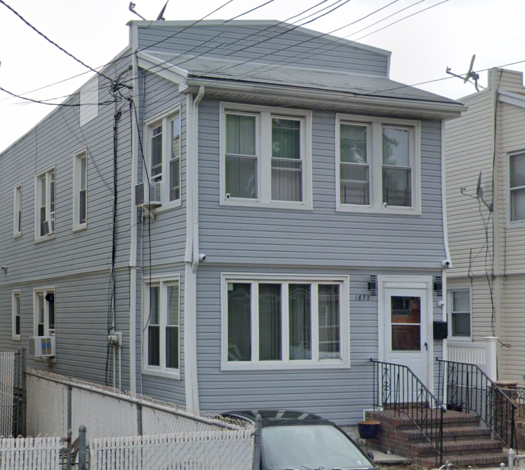 1872 E 53rd St 1st Fl - Photo 2 of 3