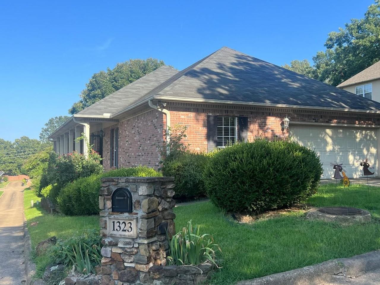 1323 Gleneagles Ln - Photo 2 of 26