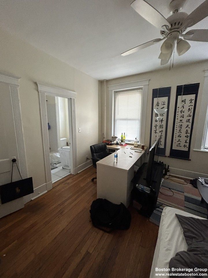 42 Hemenway St #16 - Photo 3 of 10
