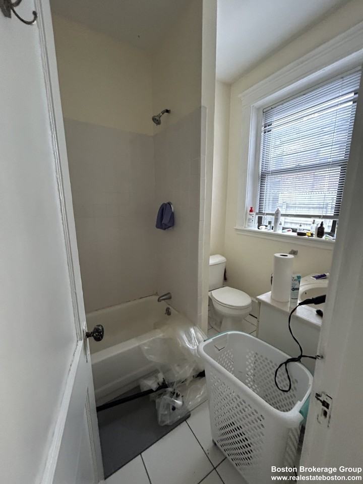 42 Hemenway St #16 - Photo 5 of 10