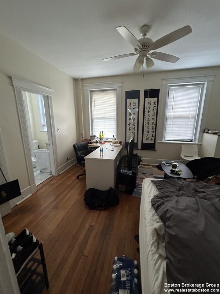 42 Hemenway St #16 - Photo 4 of 10