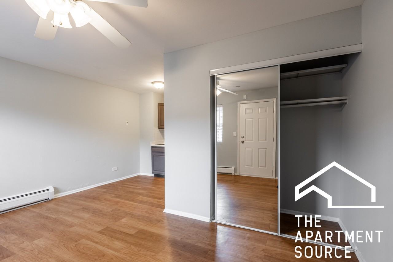 4543 N Dover St #2G - Photo 6 of 12