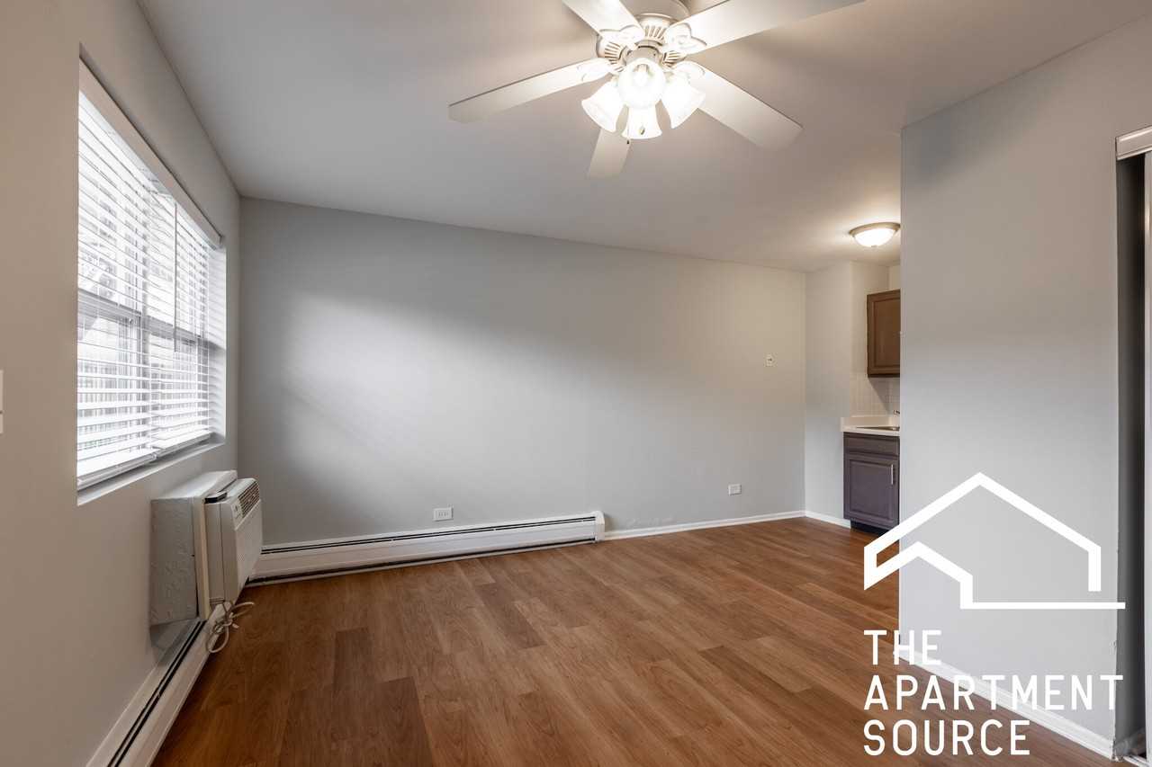 4543 N Dover St #2G - Photo 7 of 12