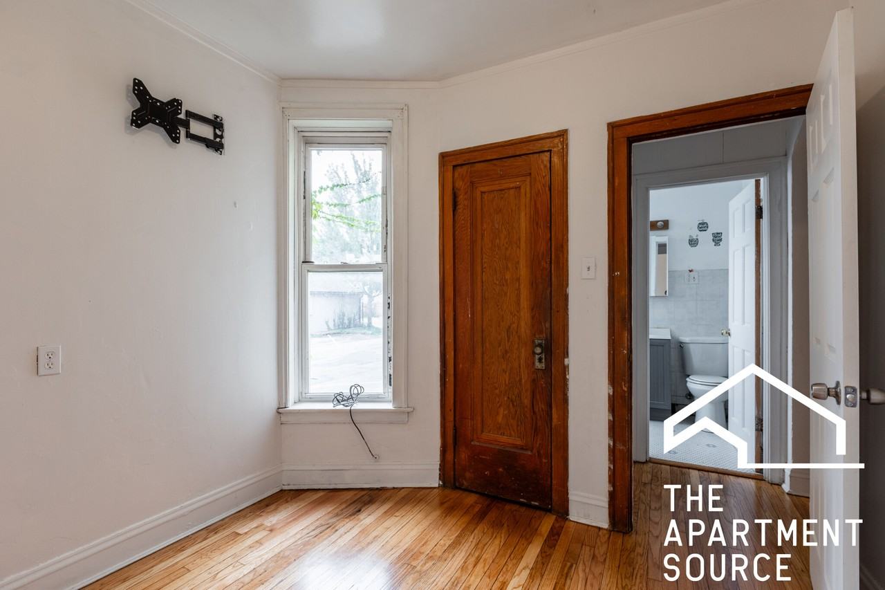 6855 W Addison St #1R - Photo 3 of 14