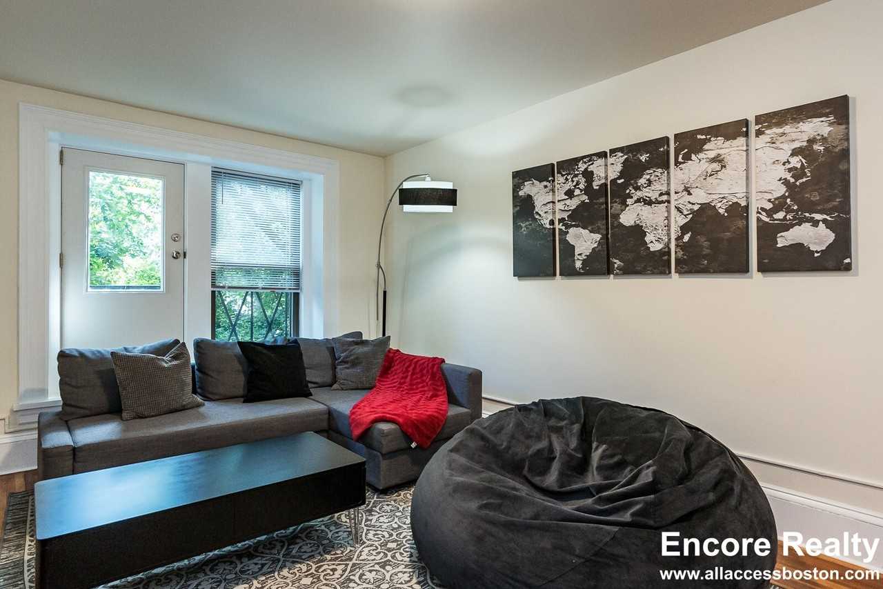 1463 Beacon St #10 - Photo 2 of 14