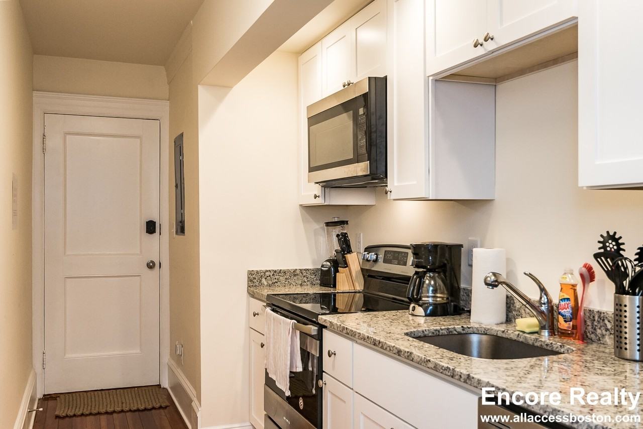 1463 Beacon St #10 - Photo 5 of 14