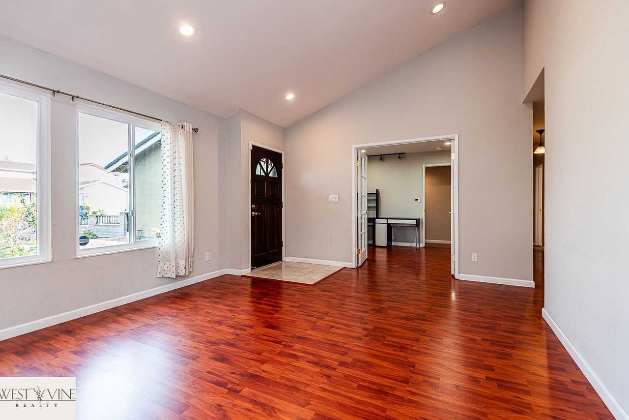 486 Fontanelle Ct - Photo 2 of 17