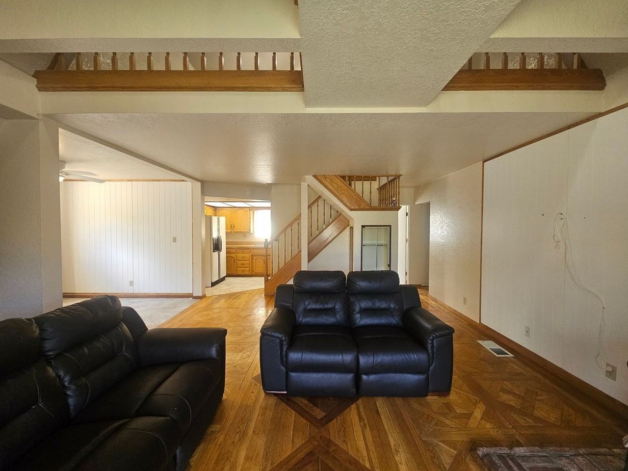 1105 Lion Ln - Photo 3 of 34