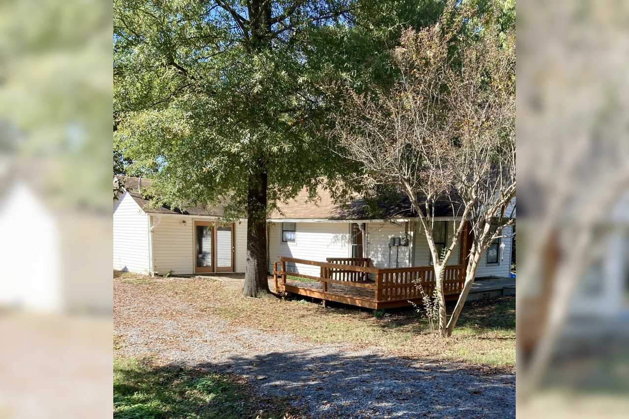 1214 S Bridge St - Photo 3 of 10