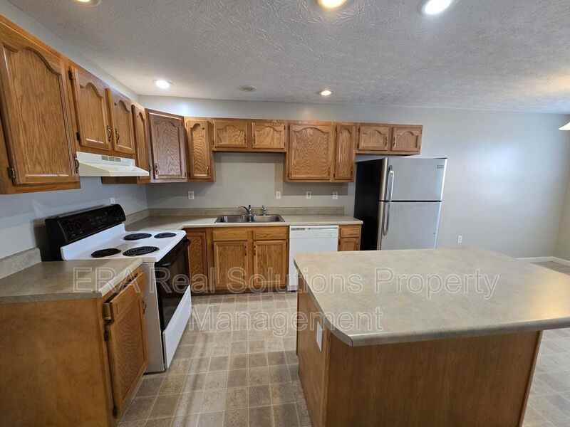 1062 N West St - Photo 4 of 16