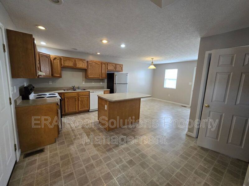 1062 N West St - Photo 5 of 16