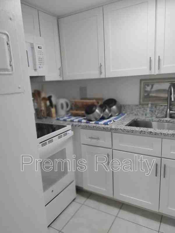 880 Mandalay Ave Apt N203 - Photo 7 of 22