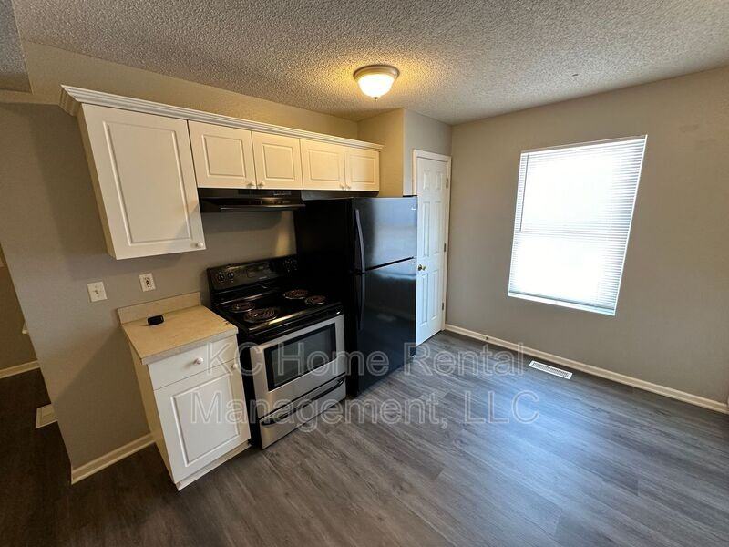 5658 N Anita Ave - Photo 3 of 30
