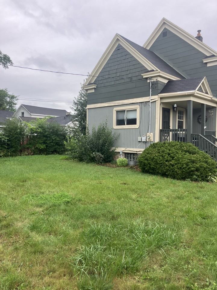 204 8th St - Photo 2 of 15