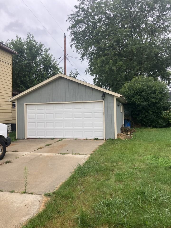 204 8th St - Photo 3 of 15