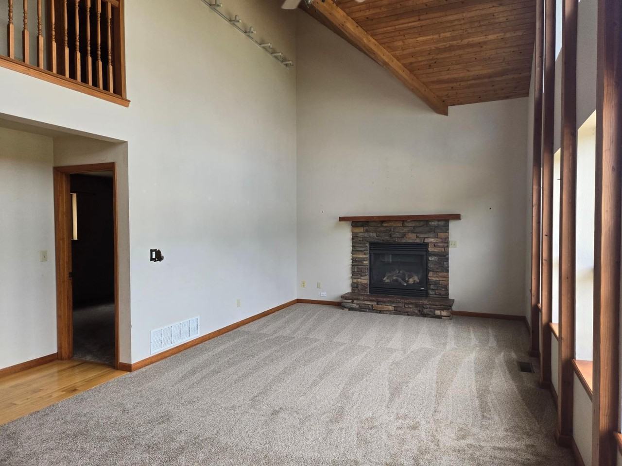 340 Lakewood Dr - Photo 2 of 48