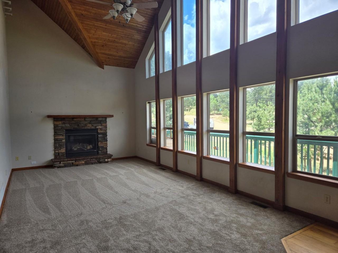 340 Lakewood Dr - Photo 3 of 48