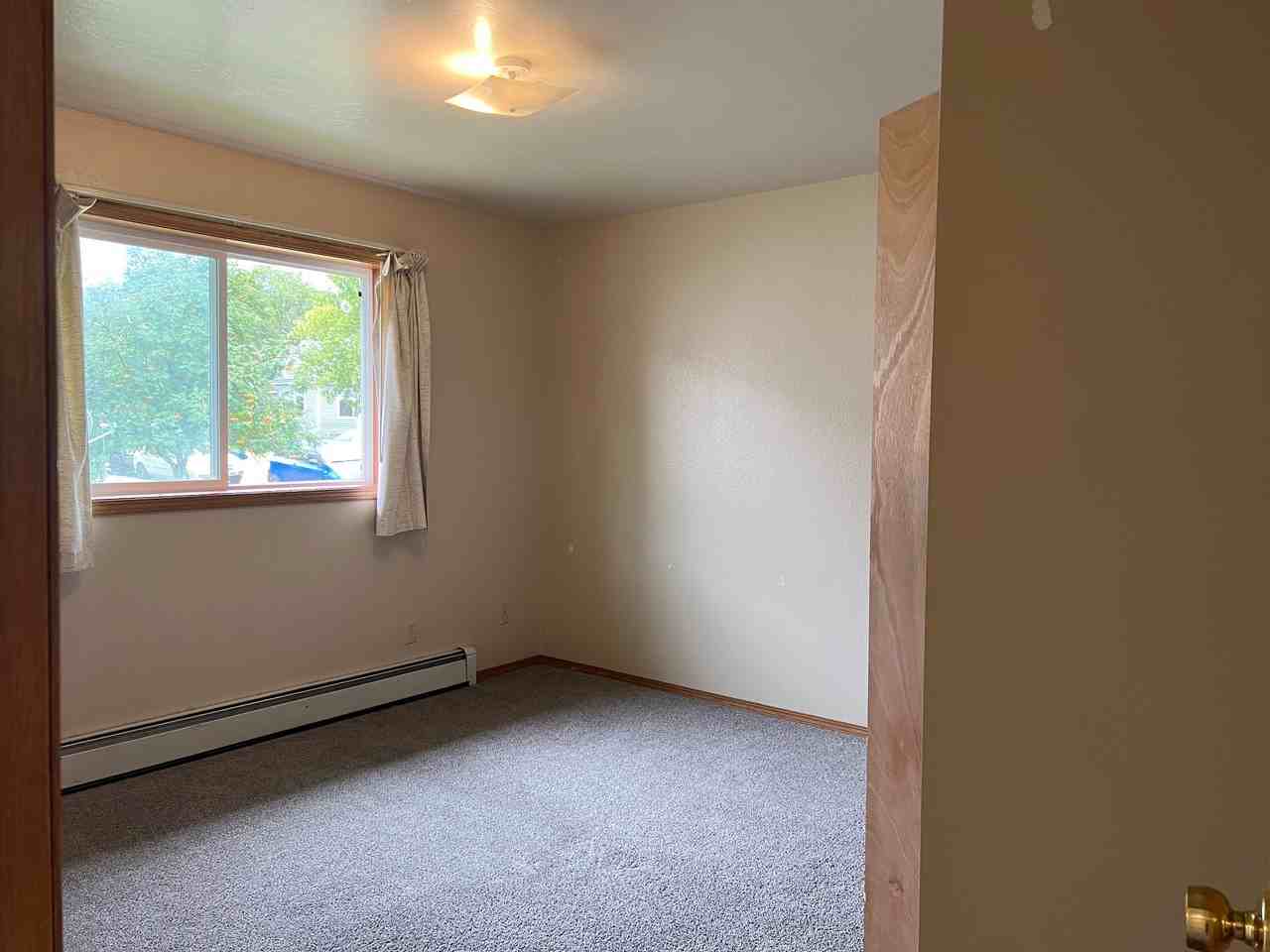 1408 S 2Nd St W - Photo 2 of 5