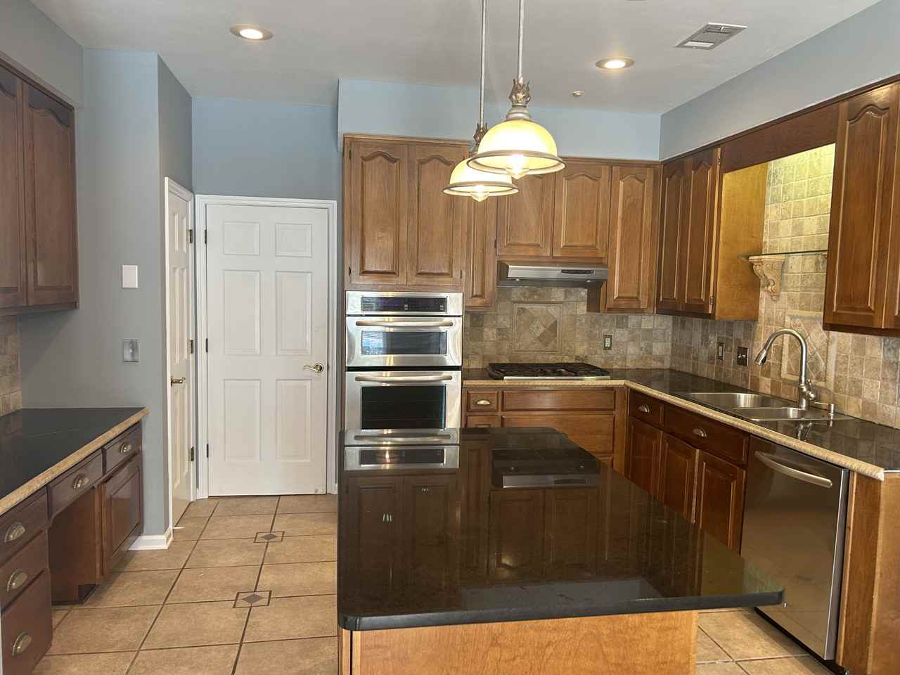 1474 Millington Rd - Photo 6 of 19