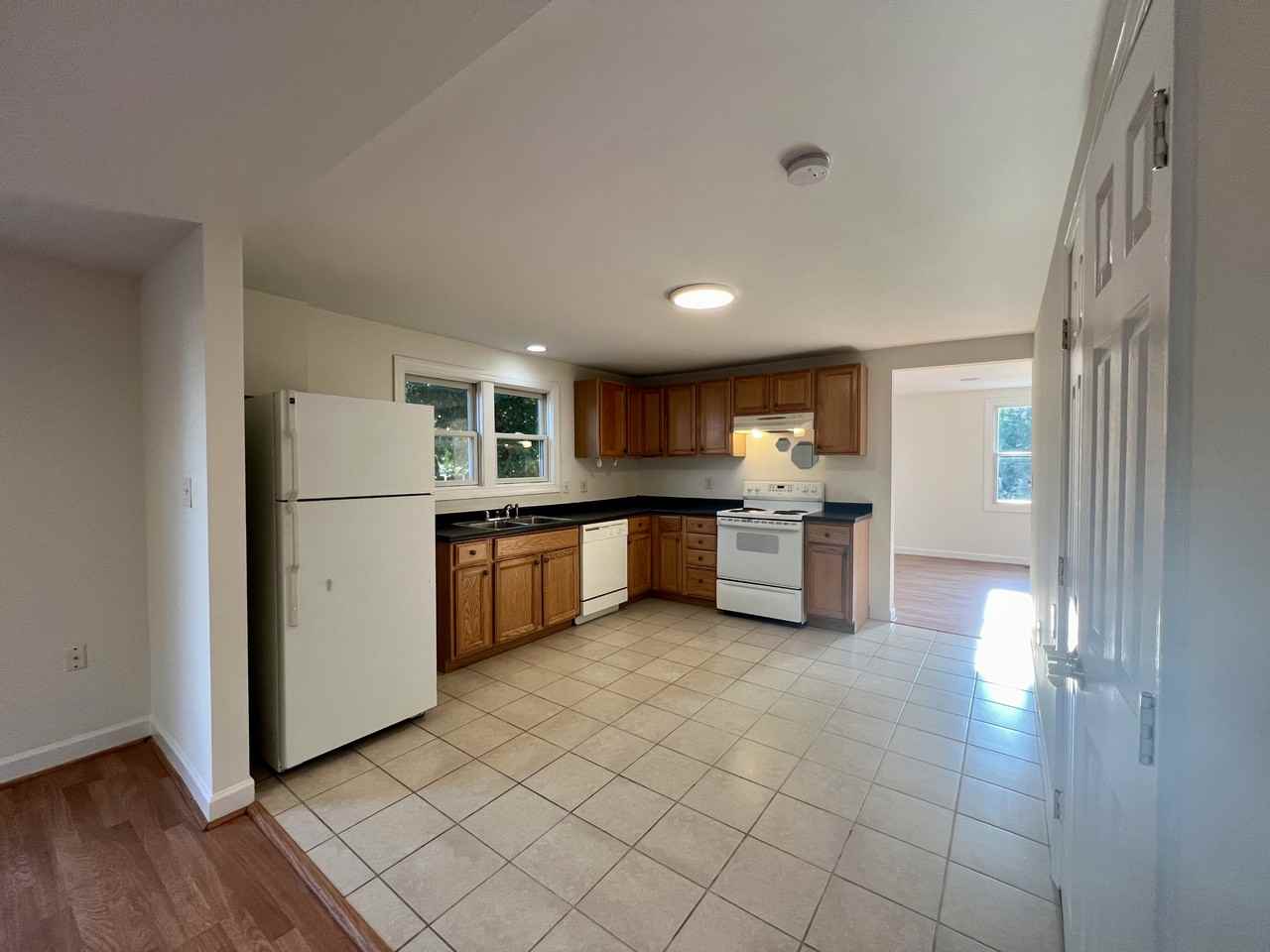 1057 Jefferson Ave - Photo 3 of 20