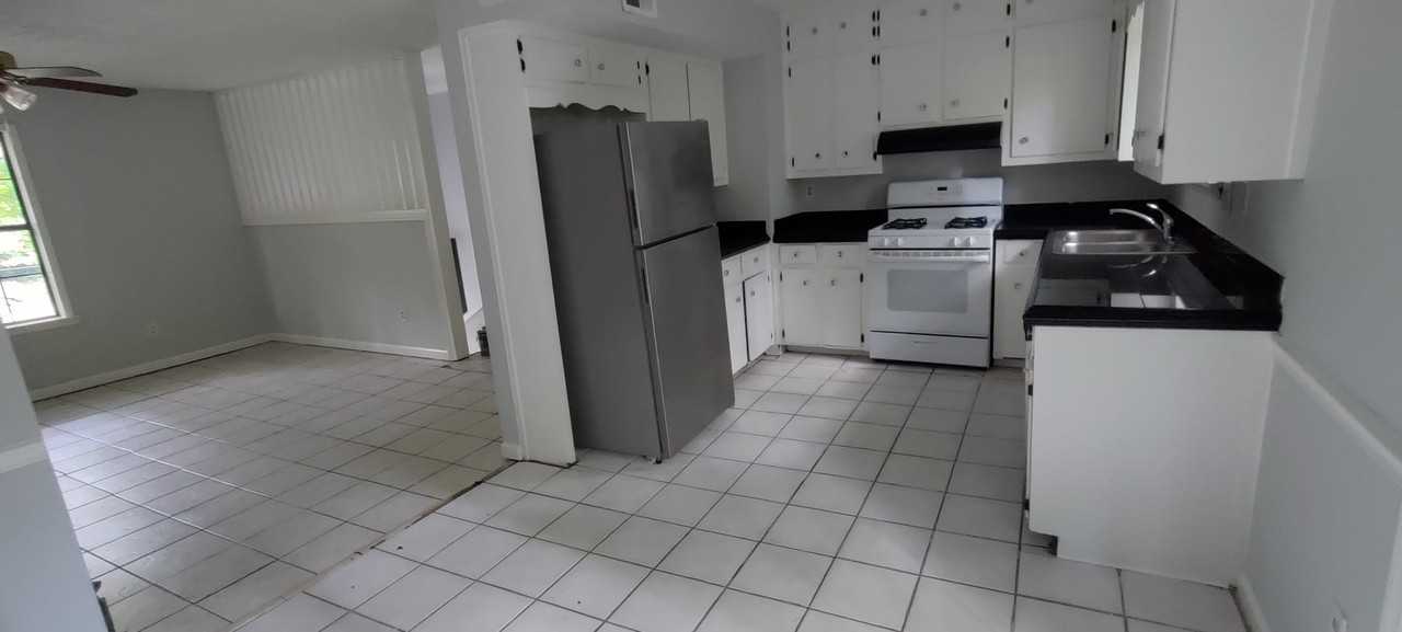 5217 Downs Way - Photo 2 of 9