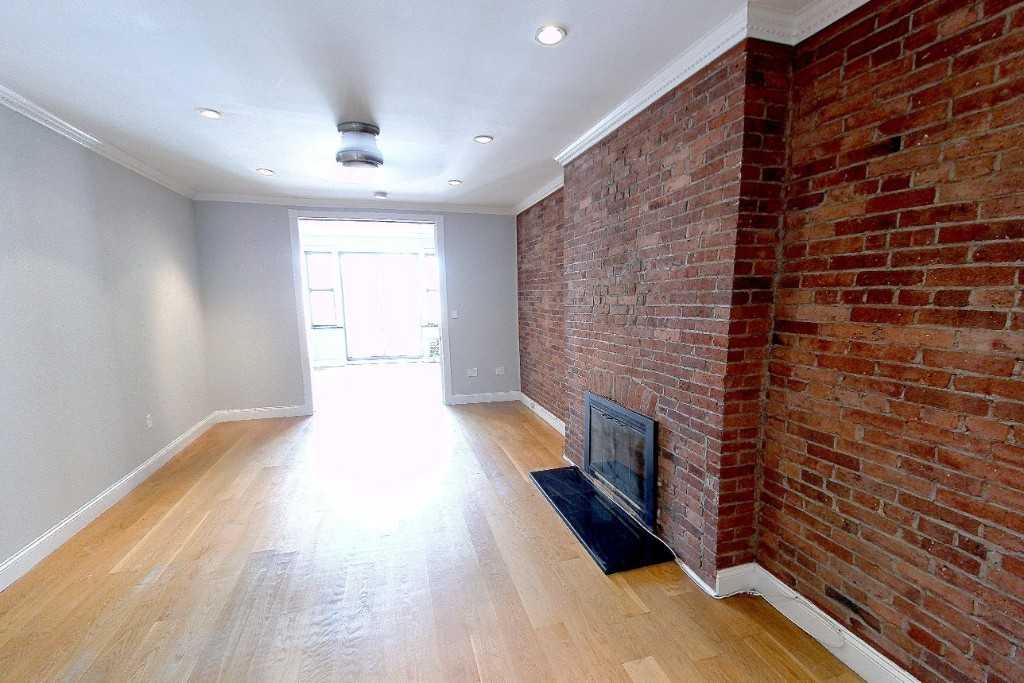 E 7th St #7 - Photo 2 of 6
