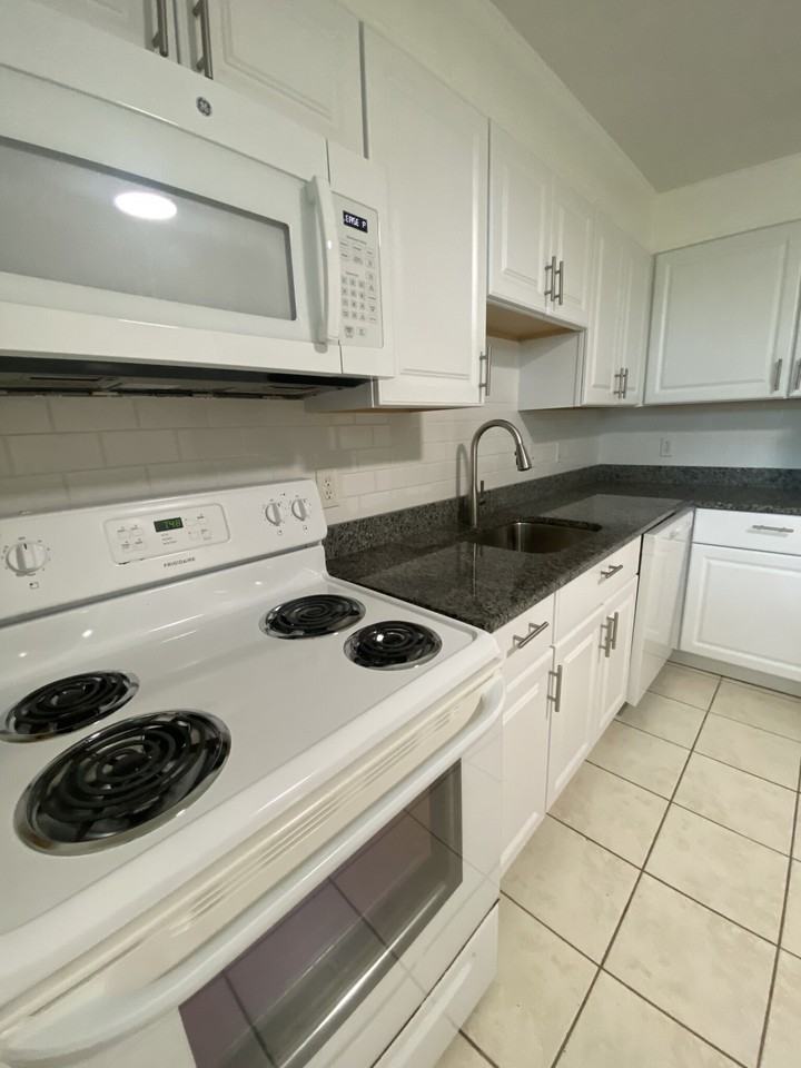 Lexington St. & Ridge Lane #B1 - Photo 3 of 18