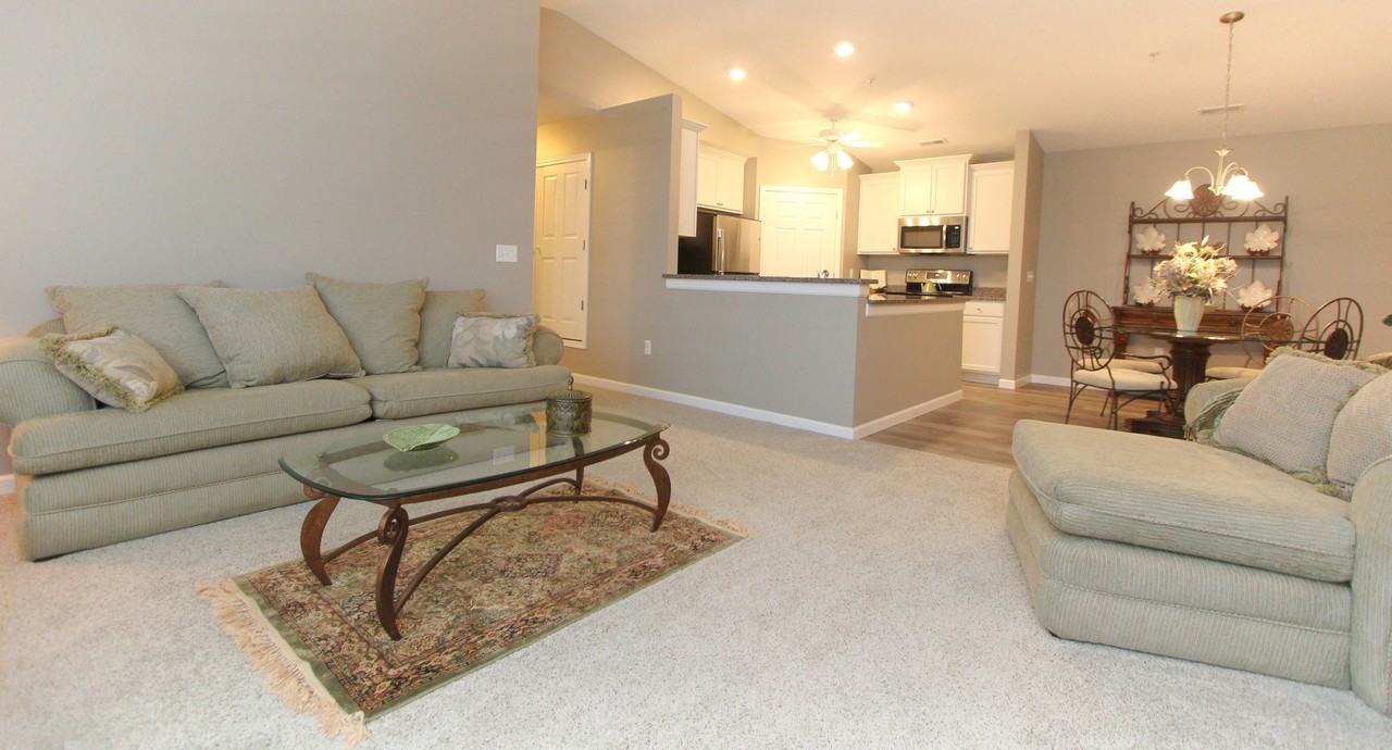 QUAIL CREEK - Photo 3 of 17