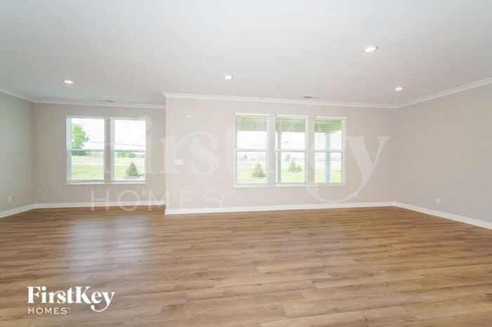 3655 Chalmers Dr - Photo 3 of 15