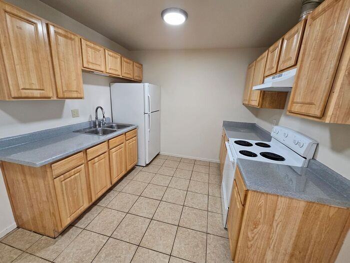 1055 N Maddux Dr - Photo 2 of 19