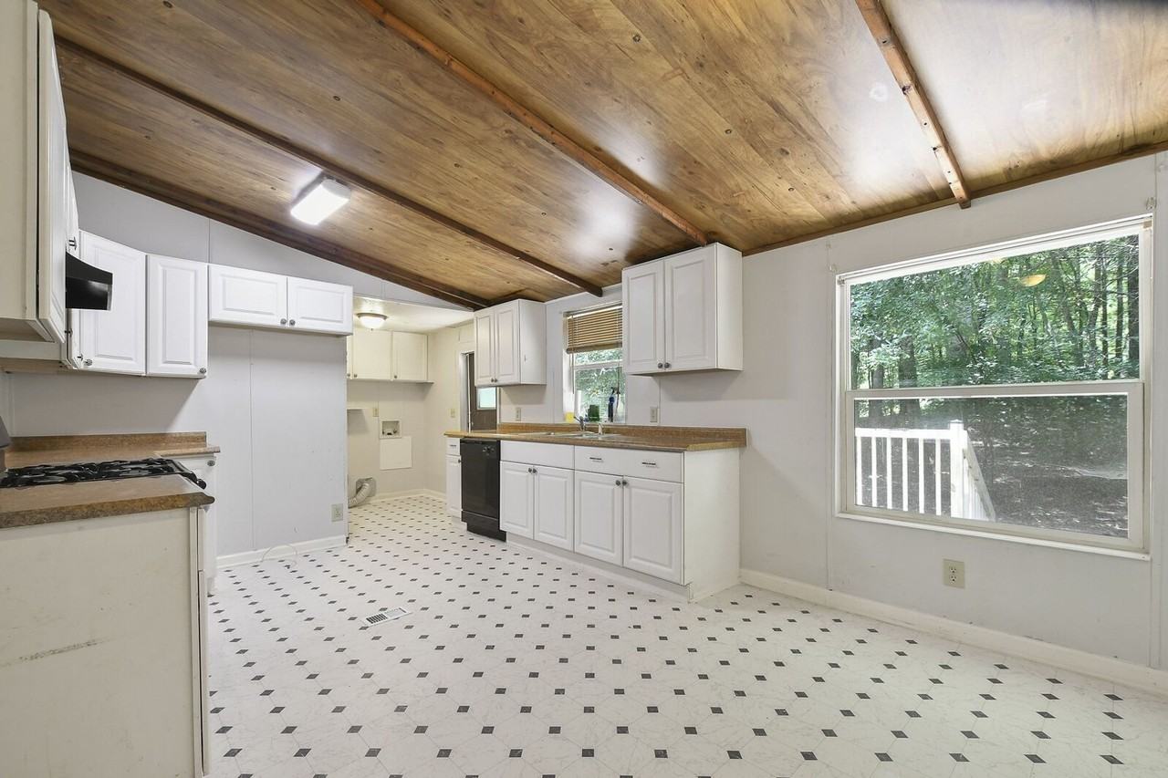 12466 Buchanan Hwy - Photo 4 of 29