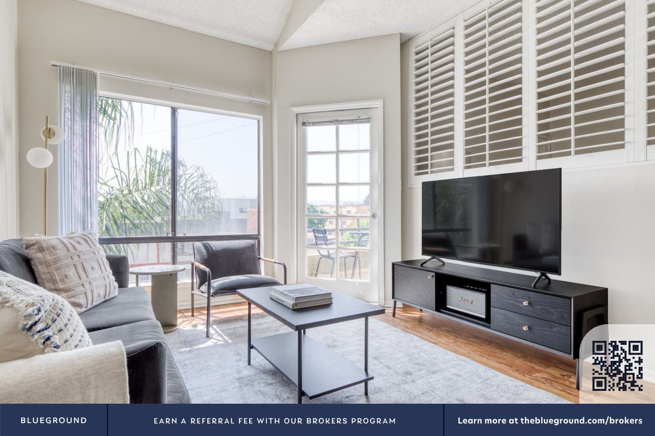 11265 Morrison Street - Photo 5 of 42